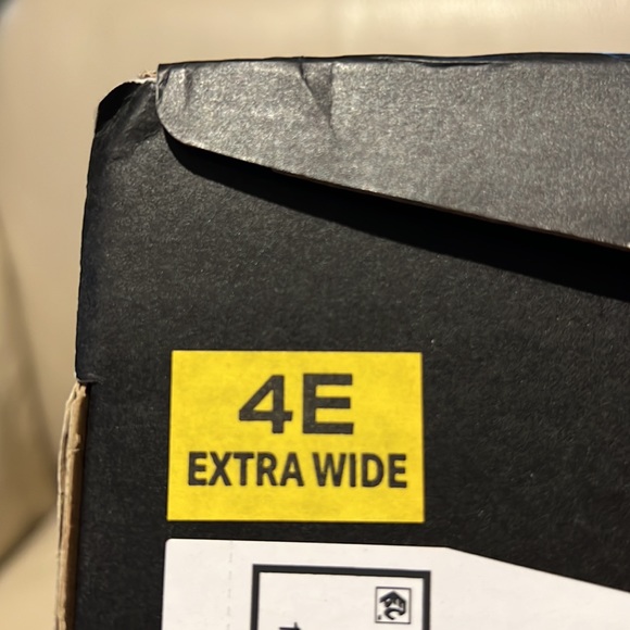 Men's UA Charged Pursuit 3 Running Shoes Sz 10 (4E extra wide) - Picture 8 of 8